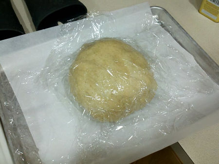 Impasto da tirare coperto da pellicola trasparente