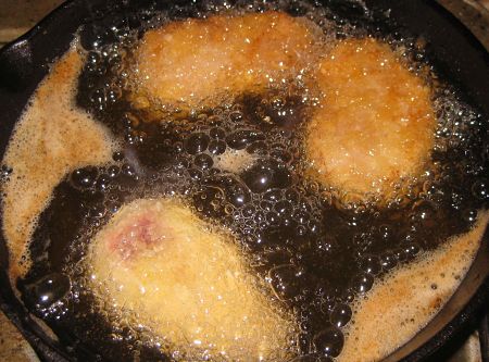 Tonkatsu frigge nell'olio di semi di girasole