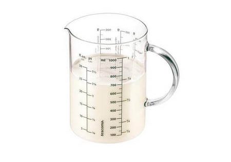 Brocca di vetro graduata