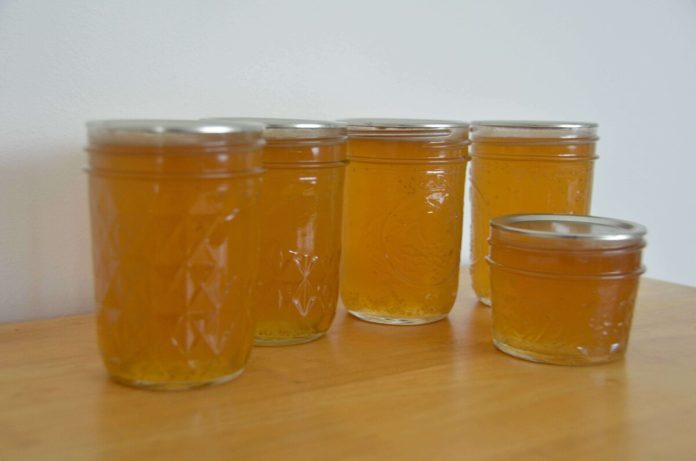 Marmellata di fiori di tarassaco fatta in casa