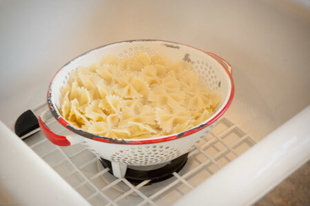 Farfalle scolate nello scolapasta