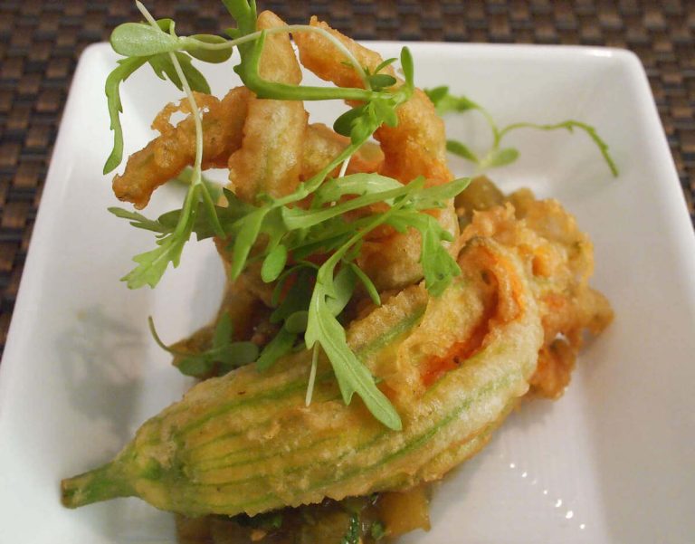 ariosi e croccanti fiori di zucca fritti in tempura