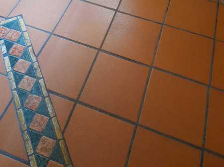 Pavimento di cotto con intarsio