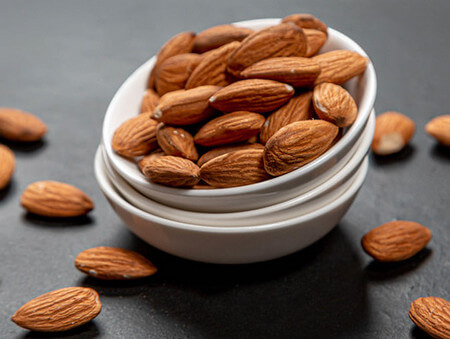 Mandorle non sbucciate