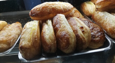 Aspetto delle lingue dolci farcite tipiche di Procida