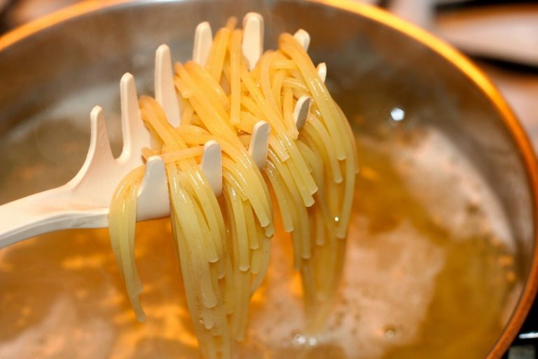 Acqua di cottura degli spaghetti riutilizzabile