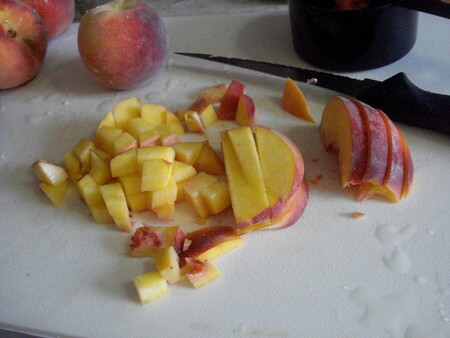 Dadini con la buccia di pesca non trattata