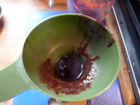 Marmellata addensata nel mestolo