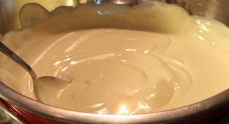 Come fare fondere il cioccolato bianco a bagnomaria