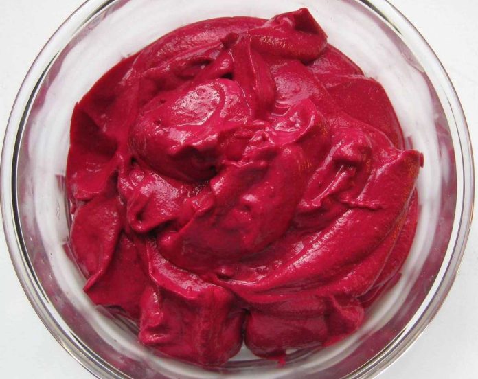 Cremoso hummus di barbabietole vegano