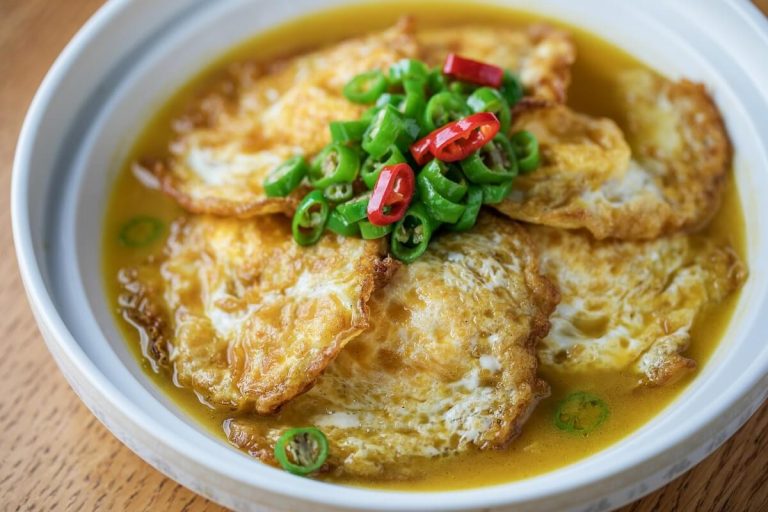 Fritatine di albumi in brodo nella scodella