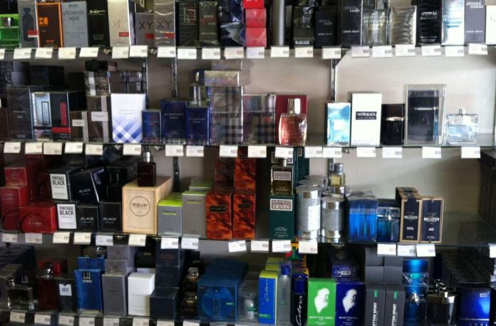 Profumi da uomo classici e non esposti in profumeria