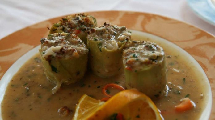 Carciofi ripieni in umido alla messinese nel loro sugo di cottura