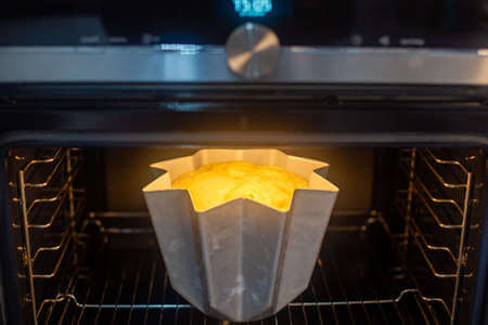 Il finto pandoro va cotto come quello vero nel forno statico