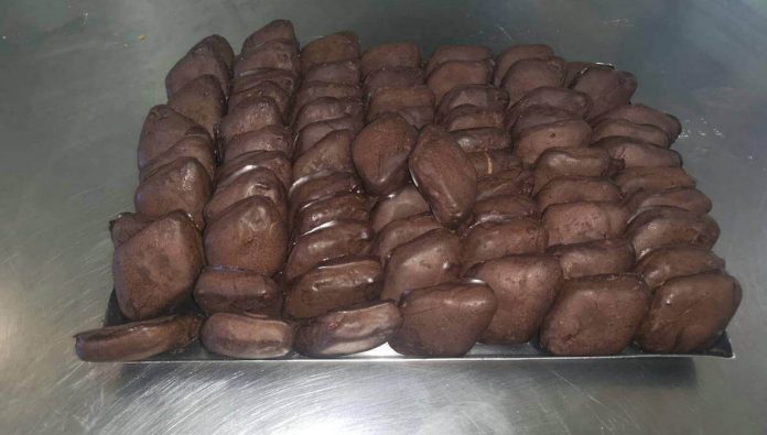 Mostaccioli napoletani appena fatti Mostaccioli napoletani morbidi dentro e croccanti fuori