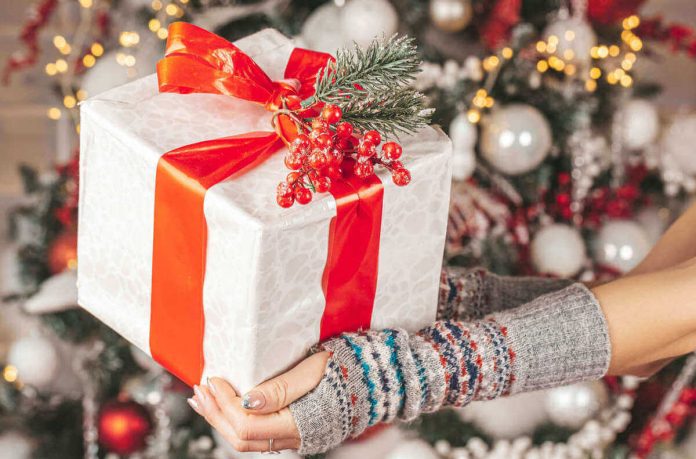 Regalo di Natale tech a risparmio energetico ben fasciato