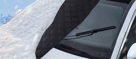 Come il copri parabrezza preserva il vetro dell'auto da ghiaccio e neve in inverno
