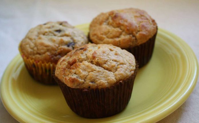 Muffin super soffici della Befana fatti con il panettone avanzato Muffin di panettone avanzato della Befana