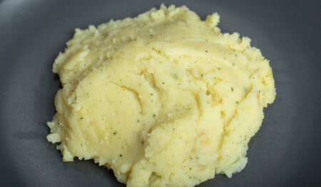 Liscio impasto per crocchette di patate ed erba aromatica