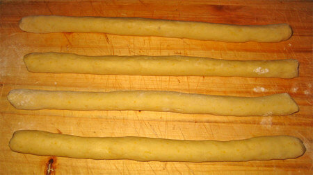 Rotolini ricavati da impasto crudo