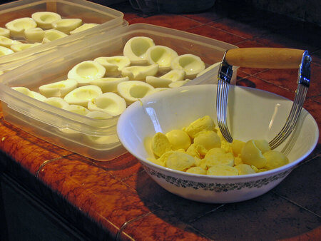 Mezzi albumi e tuorli sodi separati tra di loro