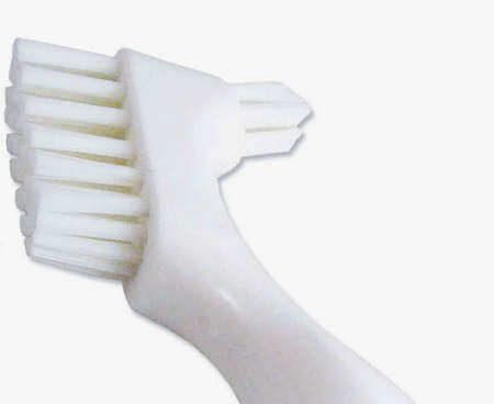 Spazzolino a doppia spazzola per protesi dentali