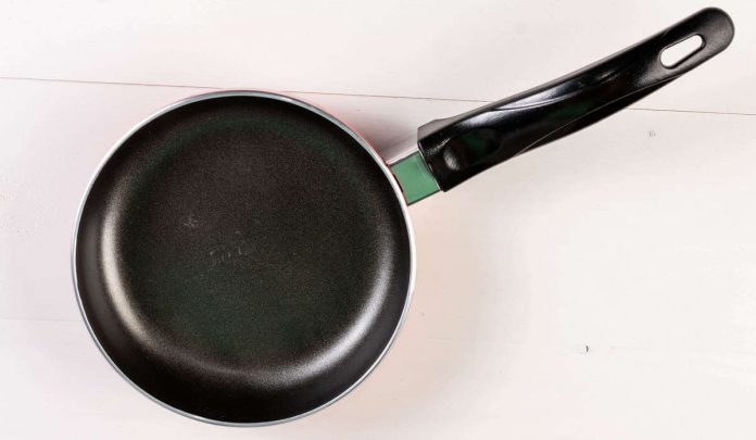 Padella antiaderente perfettamente pulita