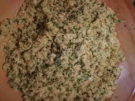 Pangrattato condito con olio, prezzemolo, aglio e peperoncino.