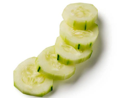 Cetriolo sbucciato e tagliato a rondelle