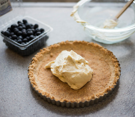 Ingredienti necessari alla preparazione della crostata di mirtilli e ricotta senza cottura