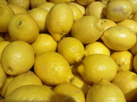 Limoni dalla scorza sottile, maturi e succosi