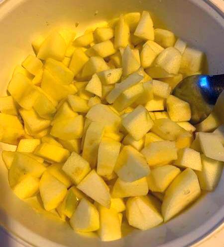 Polpa di pere tagliate a dadini