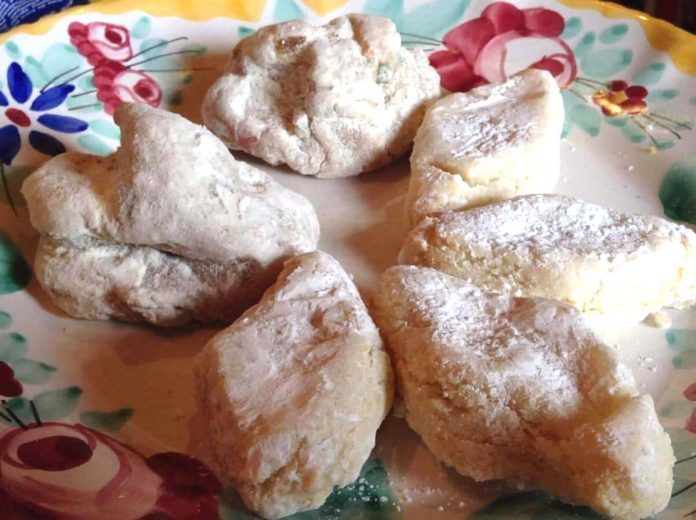 Cavallucci senesi fatti in casa morbidi dentro e friabili fuori