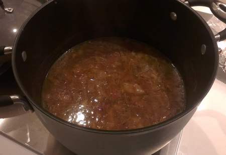 Cottura lenta della zuppa di cipolle