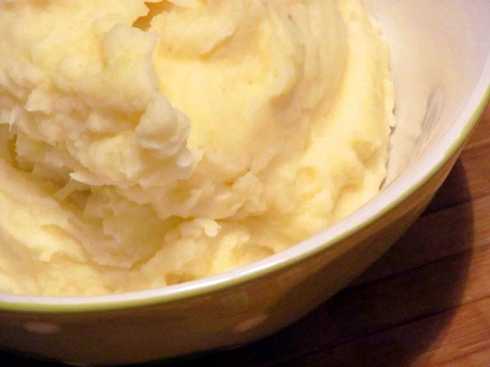 Ciotola contenente purè di patate della nonna