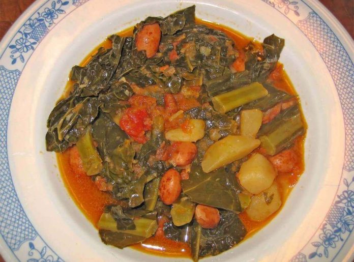 Zuppa di cavolo nero alla toscana veloce in piatto fondo