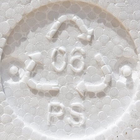 Sigla identificatrice del polistirene PS con 06 nel triangolino