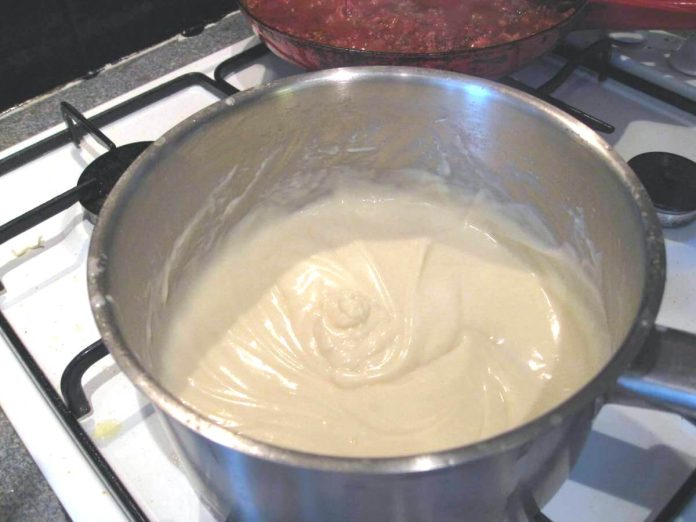 Salsa besciamella senza glutine fatta in 10 minuti nella casseruola