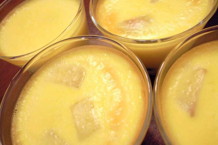 Cremoso di pesche privo di glutine e di panna fatto in casann Aspetto del cremoso di pesche fatto senza glutine e senza panna