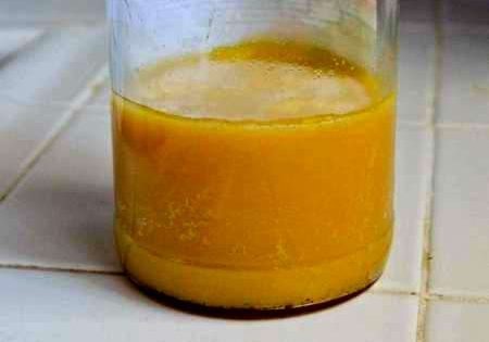 Burro nocciola in barattolo di vetro 