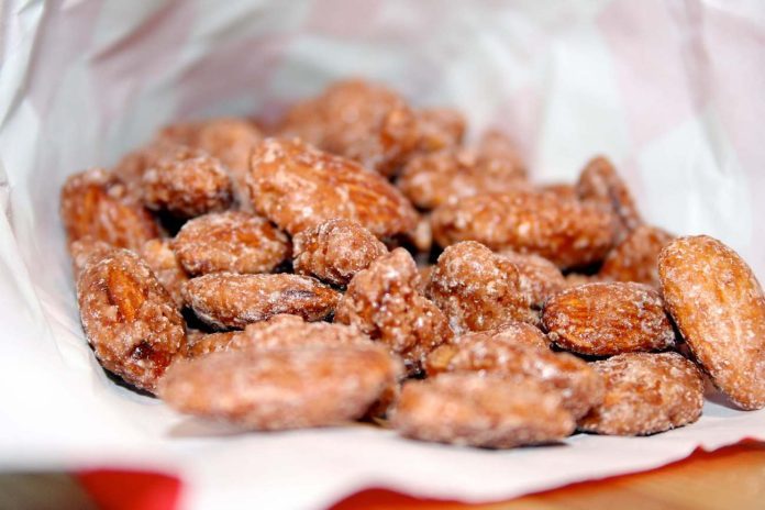 Mandorle pralinate pugliesi fatte in casa Mandorle pralinate fatte in casa con la ricetta pugliese