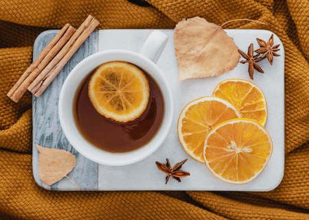 Tè aromatizzato con arance essiccate, cannella ed anice stellato