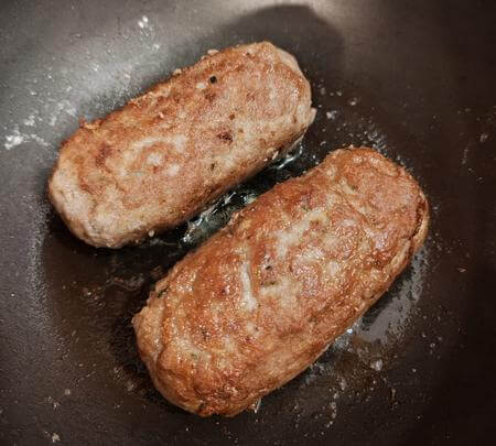 Polpettoni fatti rosolare in padella