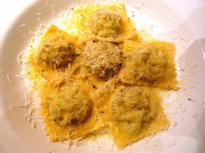 Appetitosi ravioli incaciati ascolani Ravioli di gallina incaciati appena fatti