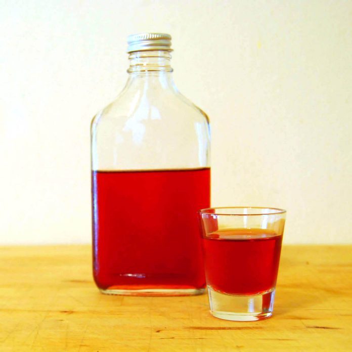 Liquore di ciliegie della nonna rapido e facile