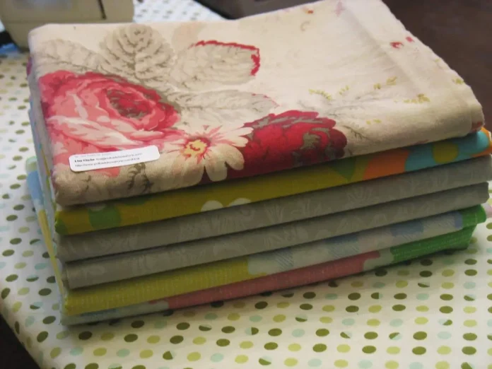 Lenzuola nuove con etichetta da togliere