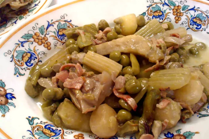 Piatto rustico contenente vignarola alla romana Vignarola alla romana in piatto rustico di ceramica bianca con fregi colorati