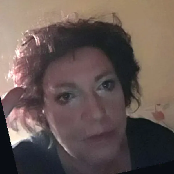 Foto in primo piano di Francesca Be, fondatrice del blog Trucchi di Casa